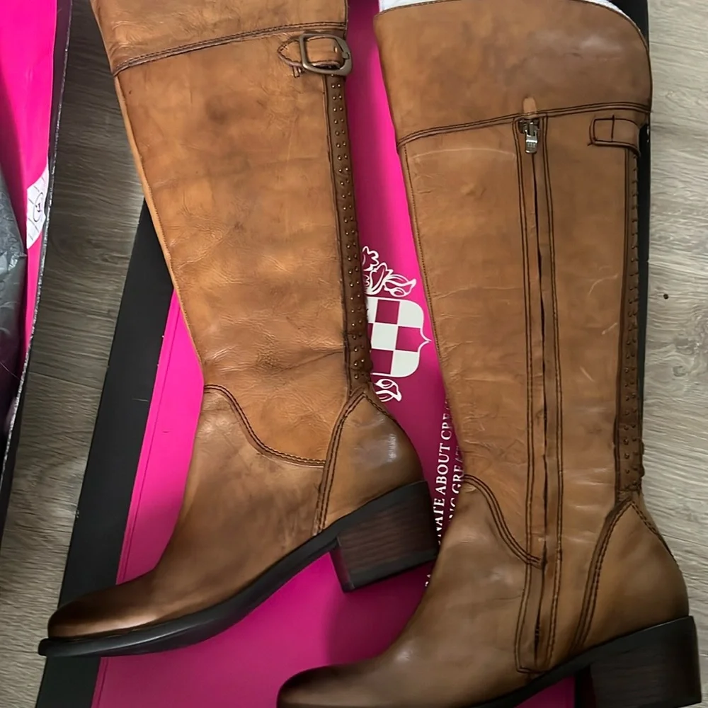 Vince Camuto
Bollo boots
7.5
New - Picture 1 of 6